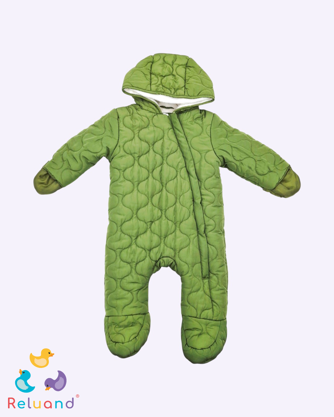 Sleeping térmico verde militar, estilo bomber y en su interno es felpa color crema, Marca Primark Cares, Talla 6 a 9 meses.