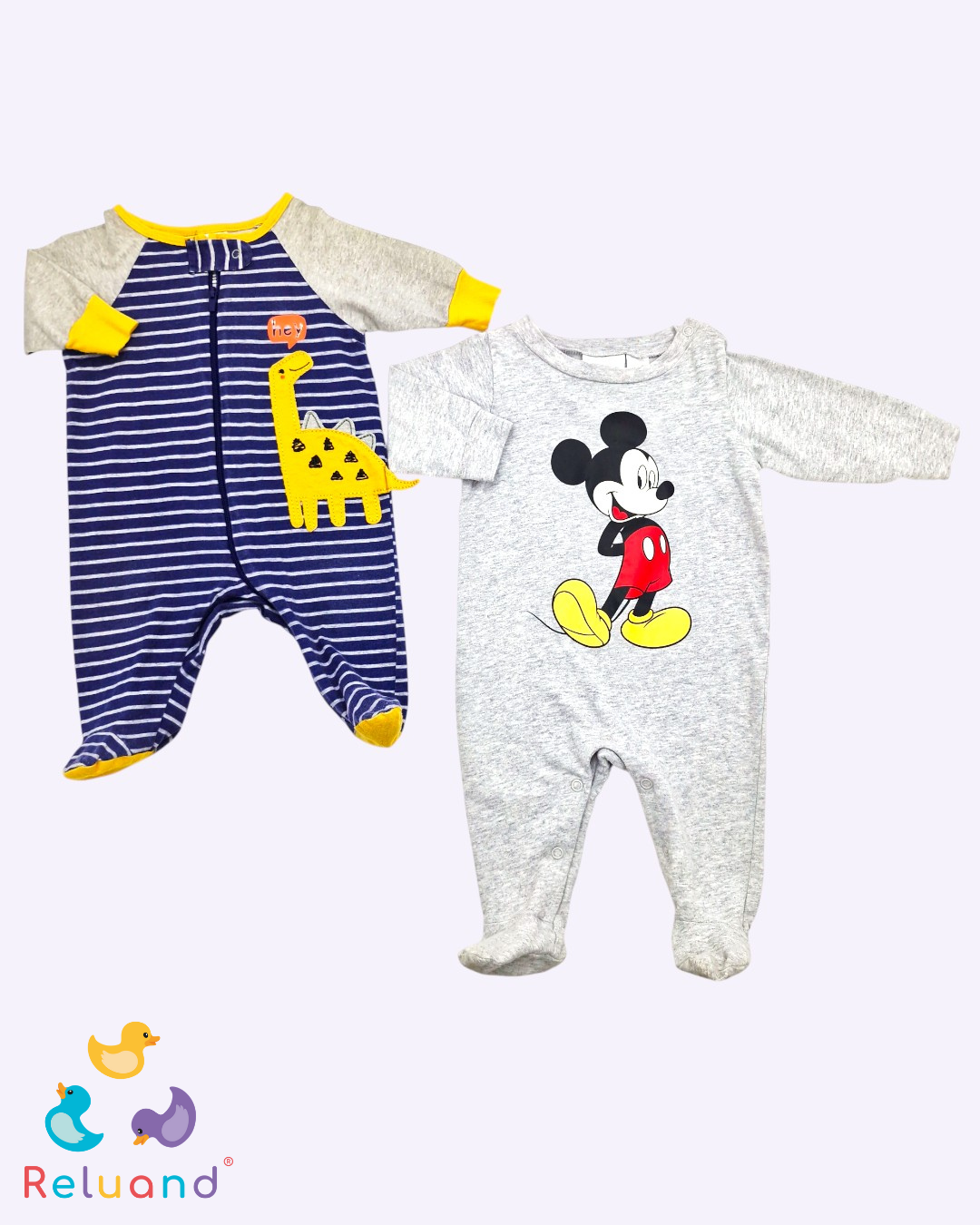 Set pijama X2 gris con Mickey Mouse y azul a rayas con dinosaurio, Talla 0 a 3 meses.