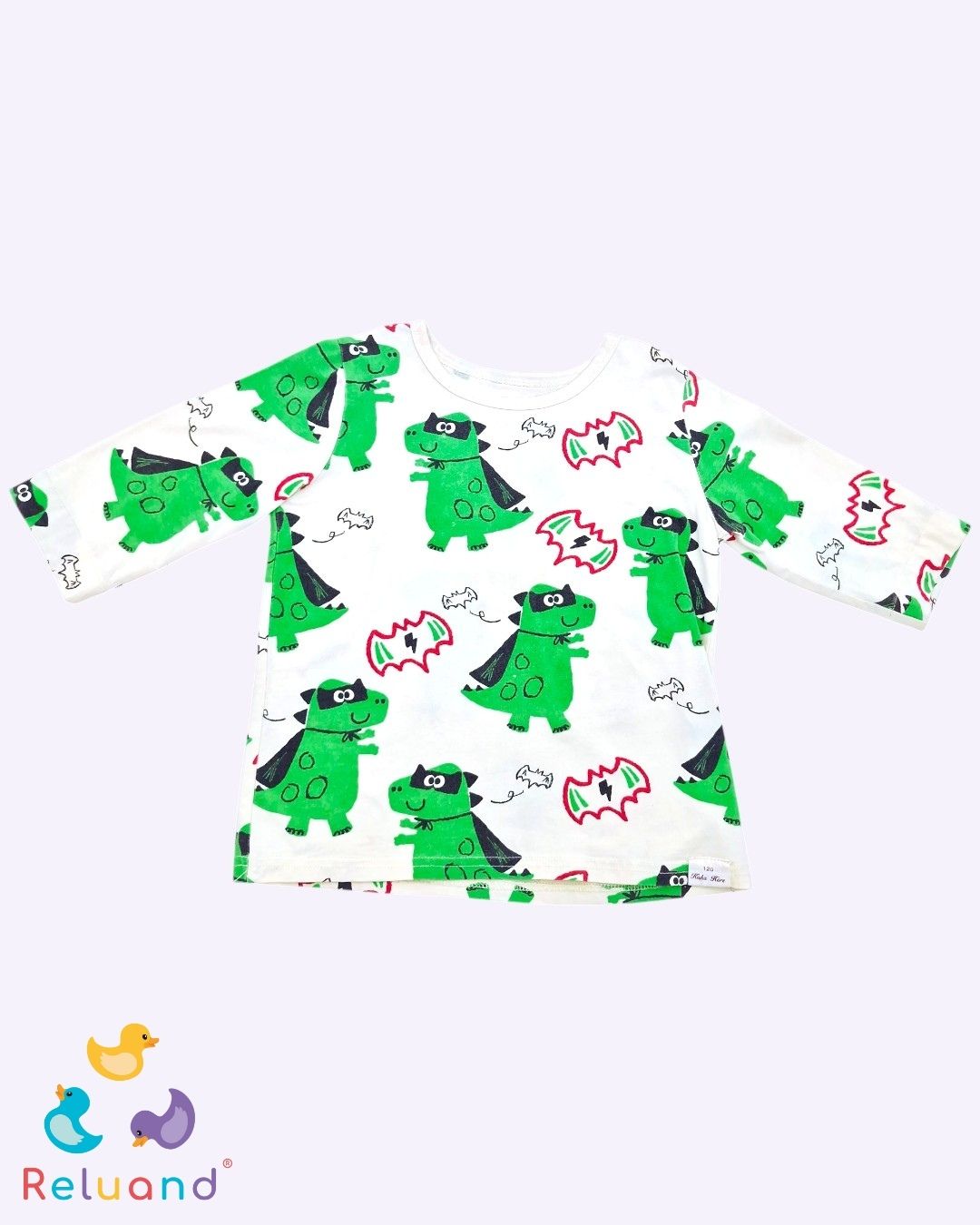 Buso en color crema con dinosaurios verde, talla 4T.