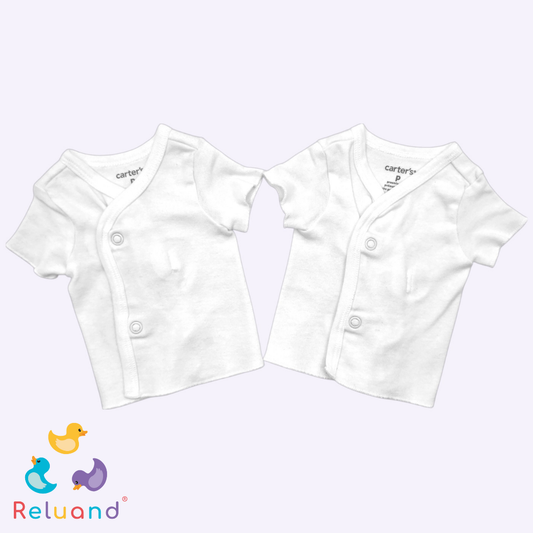 Busito blanco, dos botones, Marca Carter’s, Talla Prematuro.