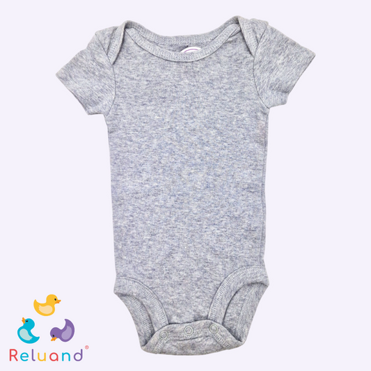 Set bodies X3: gris, gris y blanco a rayas azules, Marca Carter´s, Talla NB.