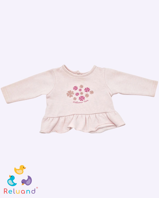 Conjunto pantalón rosa con rayas oscuras y buso rosa con detalles florales, Marca URB Baby Collection, Talla 0 a 3 meses.