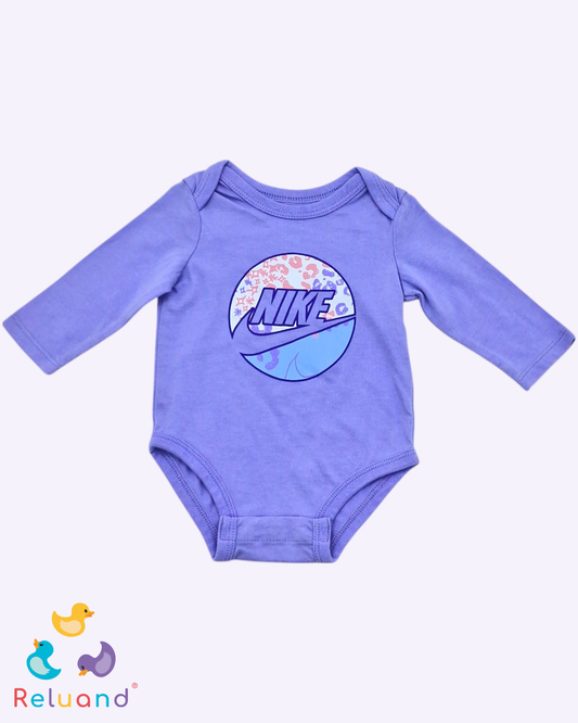 Body manga larga en color lila, Marca Nike, Talla 3 meses.