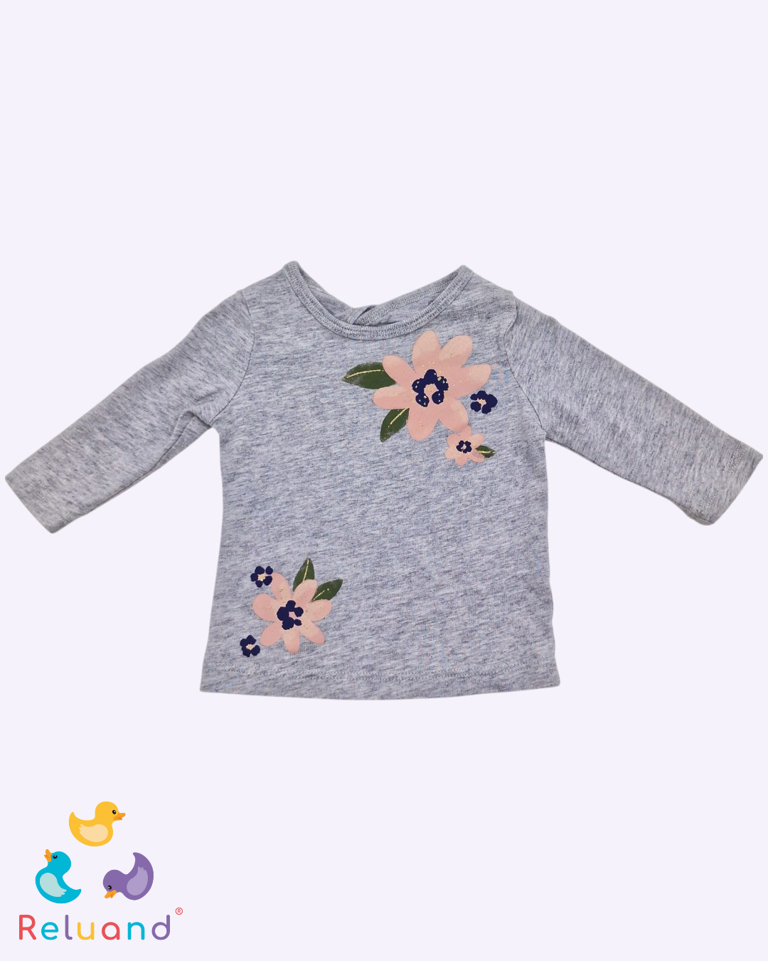 Conjunto blusa gris con flores rosa y pantalón rosa piel, Talla 3 meses.
