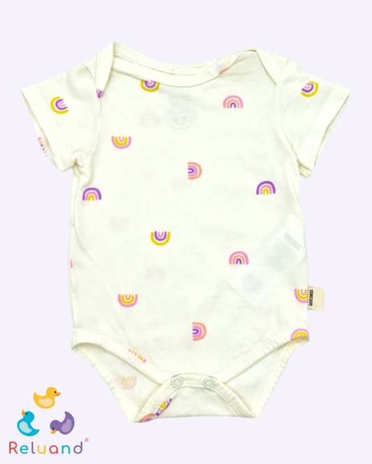Set bodies X3: crema con arcoíris, rosa crema con tigres, lunas y flores, color durazno con moño en el cuello, Talla 0 a 3 meses.