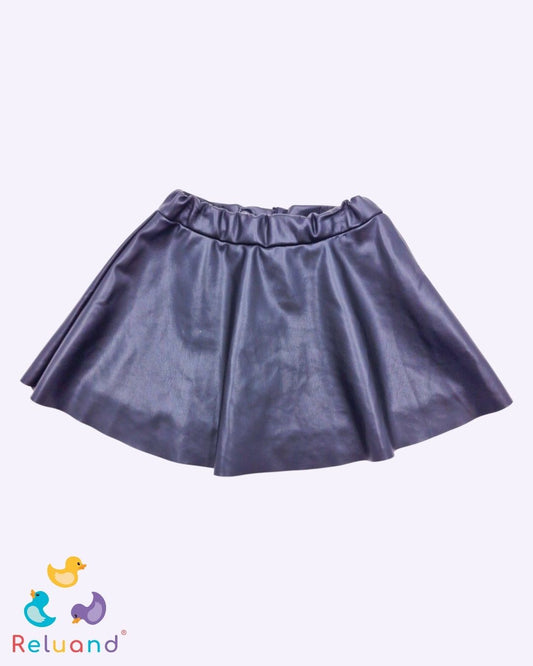 Falda en cuerina, marca H&M, talla 2T.