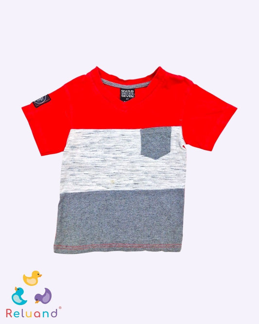 Camiseta roja con detalles en gris, marca Squad, talla 4T.