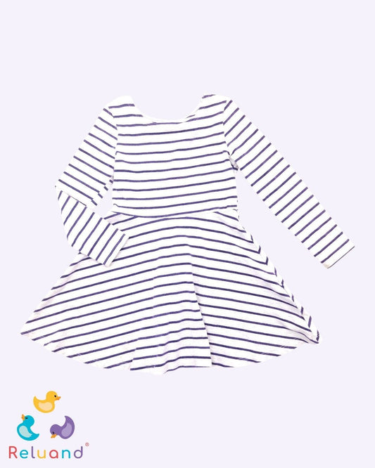 Vestido color gris con rayas negras, marca H&M, talla 2 a 4 meses.