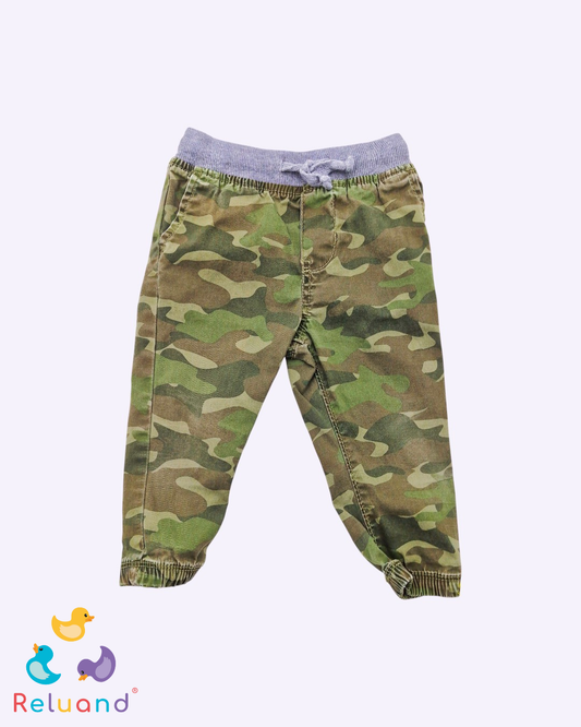 Pantalón estilo jogger en estilo militar, Marca OshKosh, Talla 12 meses.