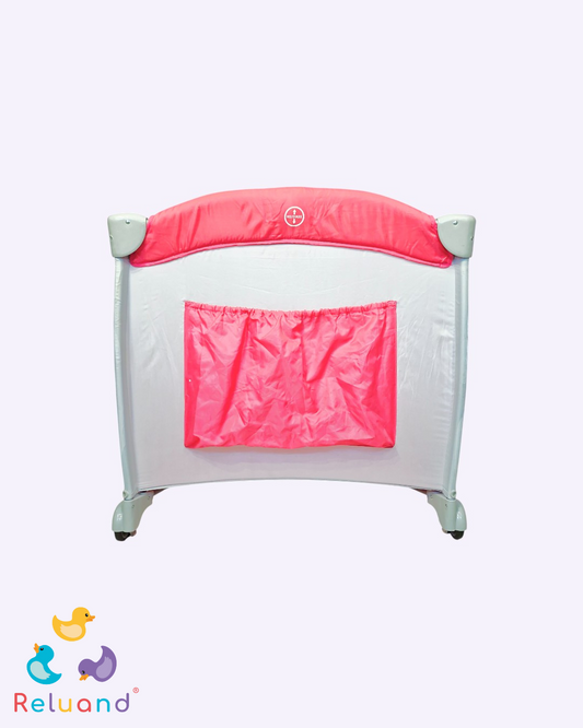 Corral color rosa con gris, no cuenta con tabla, bolsillo en su lateral funcional, Marca Bium.