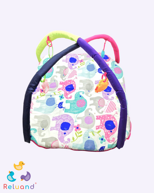 Gimnasio tapete para bebé estimulante en color blanco con elefantes y accesorios.