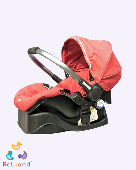 Porta bebé o silla de carro en color rojo y negro, completamente funcional, Marca Bebesit.
