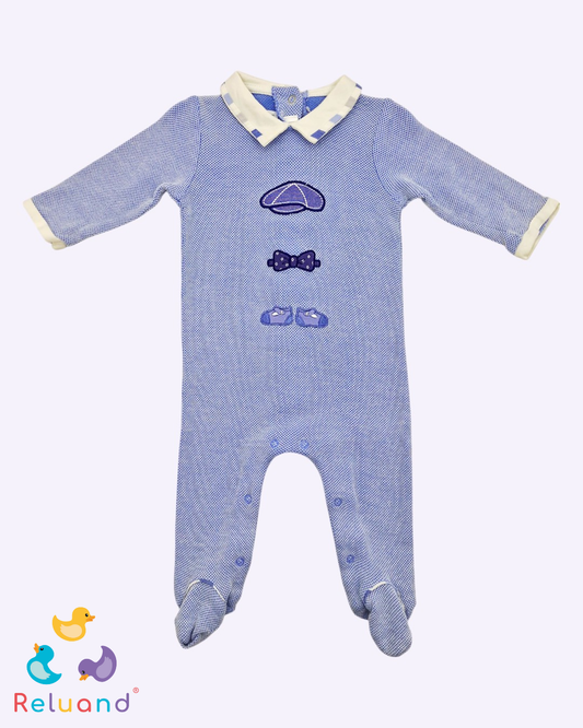 Pijama con textura, bordado de moño, boina y zapatos, Marca Mayoral, Talla 0 a 3 meses.