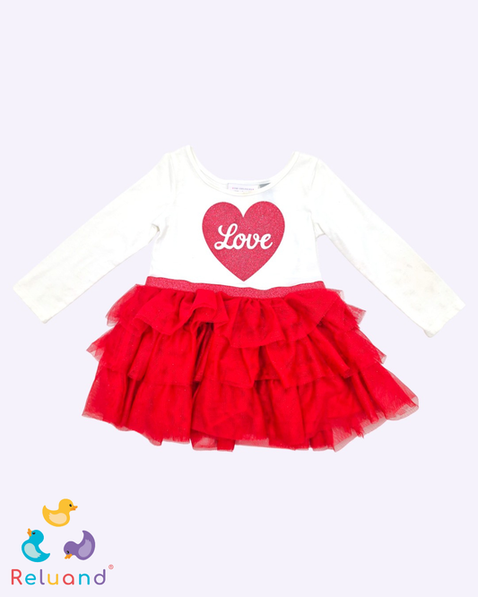 Vestido en color crema con falda en tutu en color rojo con cintura escarchada y corazón, marca The Children Places y talla 18 a 24 meses.