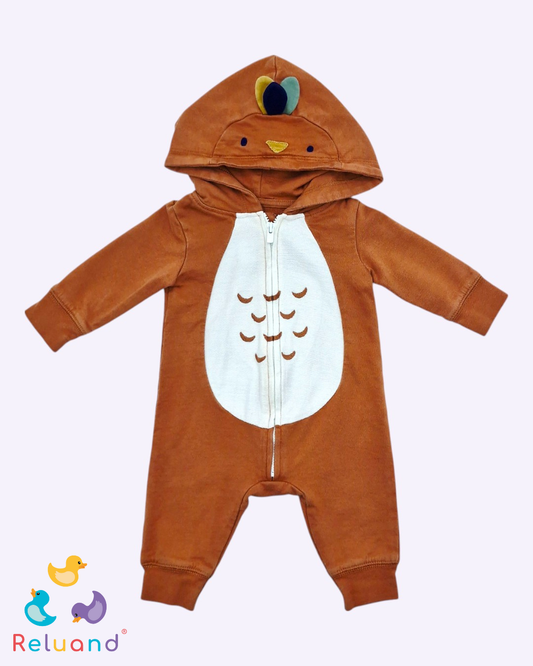 Pijama forma pollito en color cobre, Marca Carter´s, Talla 3 meses.