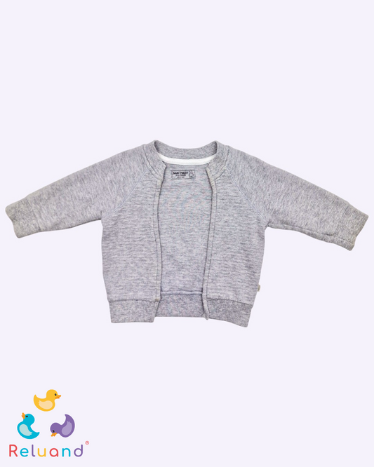 Saco gris con textura de líneas horizontales, Marca Baby Fresh, Talla 3 a 6 meses.