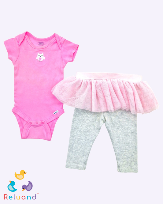 Conjunto body rosado con búho bordado, pantalón gris con tutu integrado, Talla 3 a 6 meses.