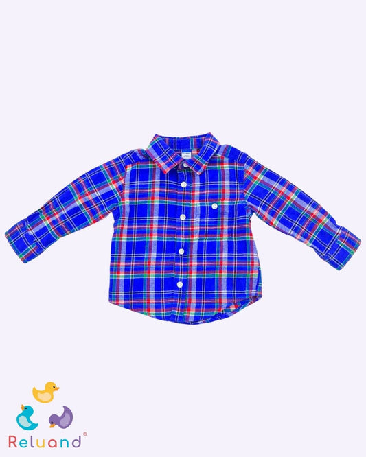 Camisa estilo leñadora en color azul rey con rojo y verde, marca Old Navy, talla 2T.