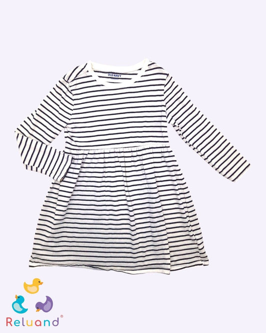 Vestido blanco con rayas negras, marca Old Navy, talla 4T.