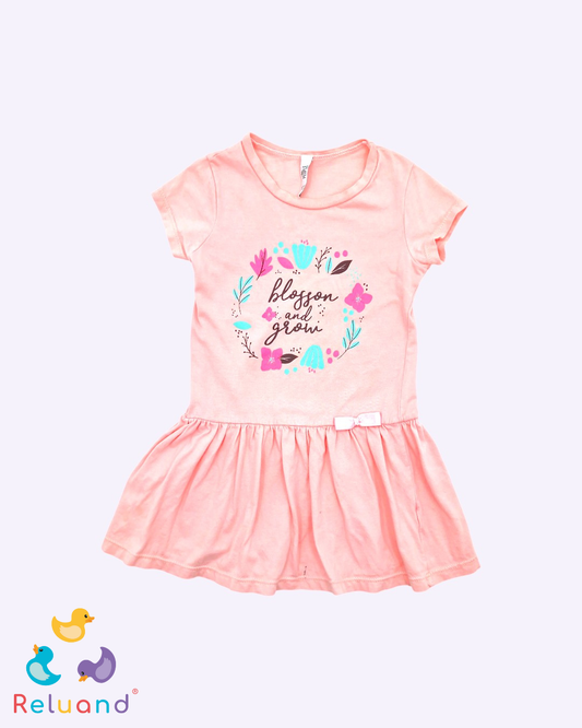 Vestido en color rosa con estampado de flores, marca People y talla 18 a 24 meses.
