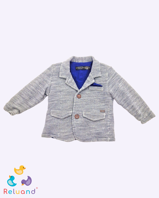 Saco de paño en color gris con botones café, marca Offcorss, talla 24 meses.