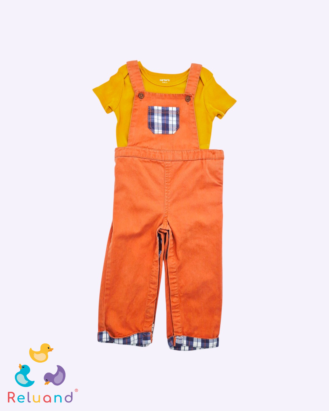 Conjunto body amarillo quemado con bordado de ballena, marca Carter´s, overol en color anaranjado opaco marca Tommy Bahamas, talla 24 meses.
