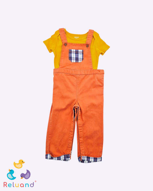 Conjunto body amarillo quemado con bordado de ballena, marca Carter´s, overol en color anaranjado opaco marca Tommy Bahamas, talla 24 meses.