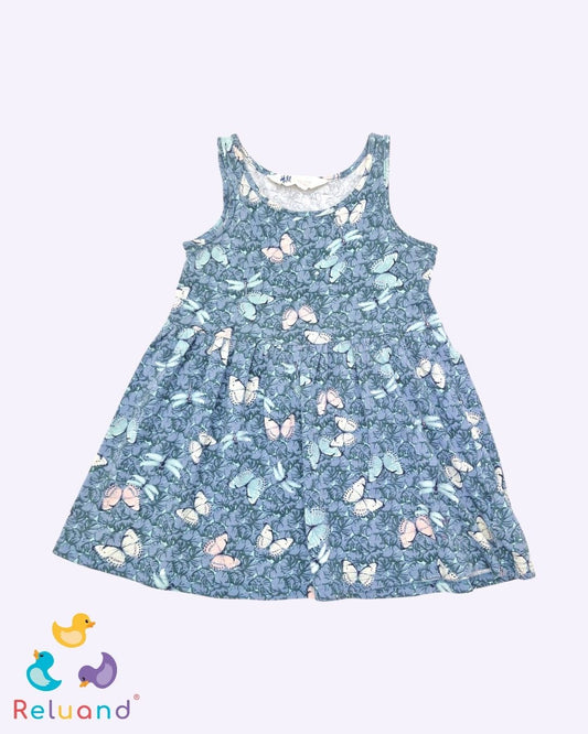 Vestido en color verde con estilo de hojas y mariposas, marca H&M, talla 2T.