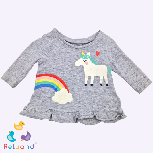 Conjunto pantalón azul oscuro y blusa gris con estampado unicornio, Marca Carter´s, Talla NB.