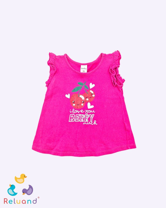 Blusa color rosa con estampado de cerezas, marca Tomaticos, talla 36 meses.