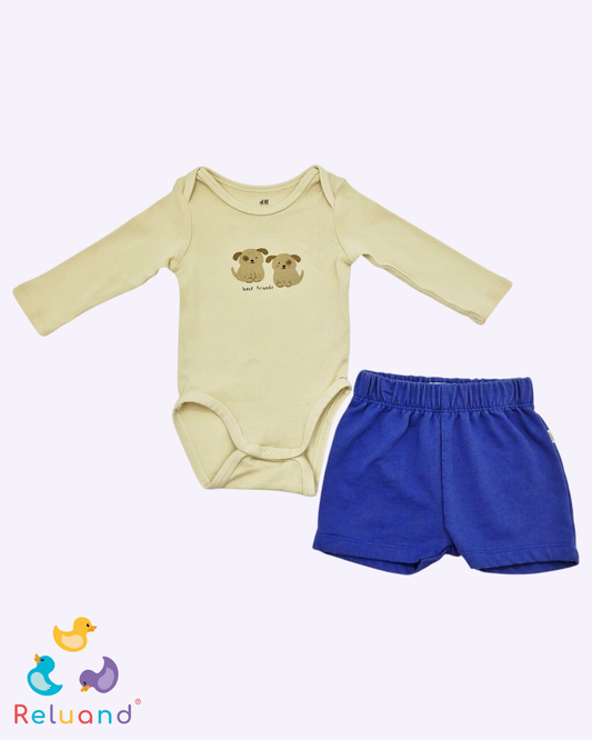 Conjunto body beige con perritos y short azul medio, Talla 0 a 3 meses.