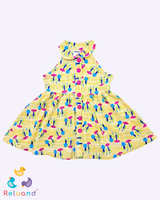 Vestido blanco con rayas amarillas y hongos en color rosado y azul, Marca Tomaticos, Talla 12 meses.