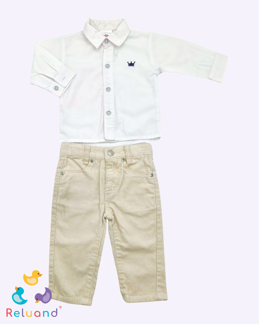 Conjunto camisa clasica blanca con corona azul y pantalón beige en tela pana, Talla 3 meses.