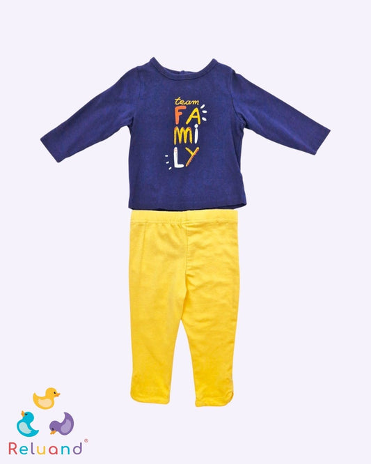 Conjunto blusa azul oscuro con estampado en amarillo, pantalón amarillo, talla 2T.