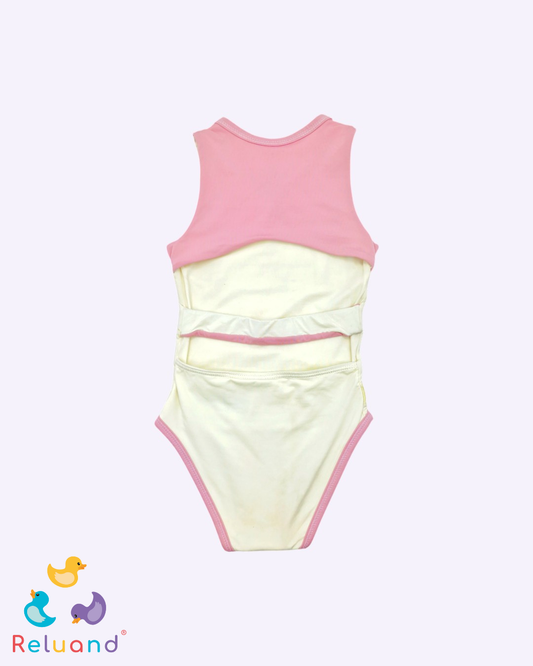 Vestido de baño enterizo con escote en la espalda en color crema, marca Offcorss y talla 24 meses.