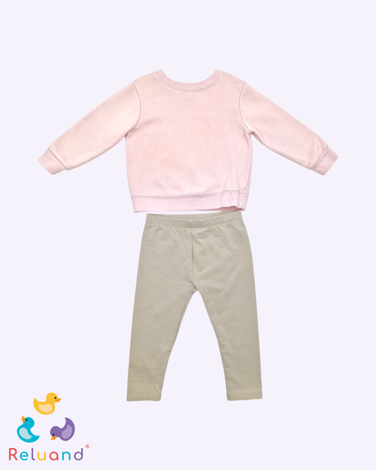 Conjunto saco color palo de rosa marca Garanimals y pantalón en algodón color beige marca So Cute. Talla 12 a 18 meses.