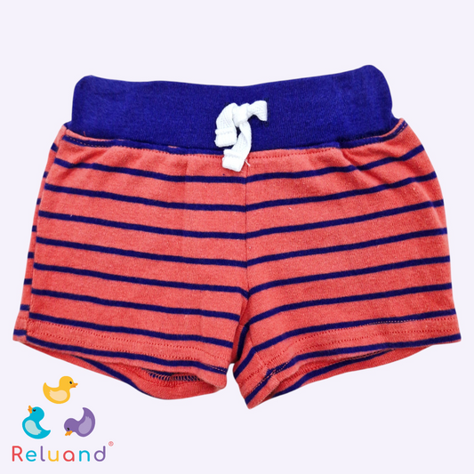 Set shorts X3: gris, negro a rayas con pin de tractor, color piel a rayas azul, Marca Carter´s, Talla NB.