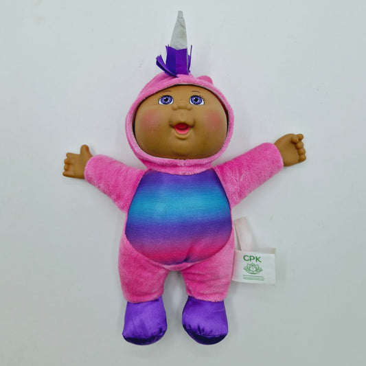 Muñeca peluche repolluda trigueña  con disfraz de unicornio