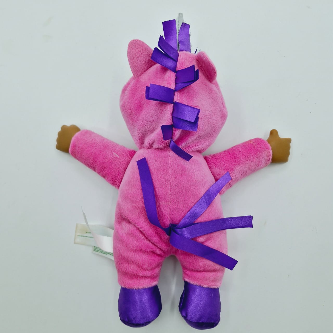 Muñeca peluche repolluda trigueña  con disfraz de unicornio