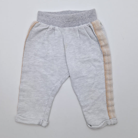 Pantalon gris con rosado 6-9M marca Baby Fresh