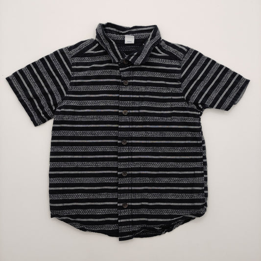 Camisa negra de rayas 5T marca Old Navy