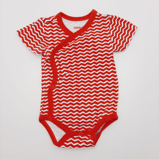 Body rojo de rayas 3-6M marca Baby Yampi