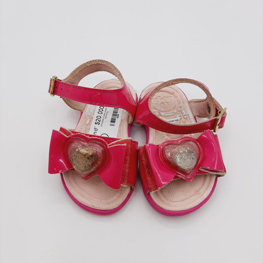 Sandalias corazon rosado T18 marca Kidy