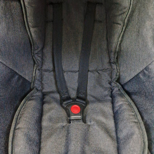 Silla de Carro Tipo Huevito Priori Gris Oscuro — 0 a 13 kg | Usada